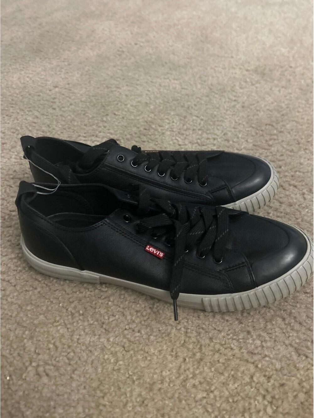 C306 Levi’s  levis men shoes sneakers size 10 men